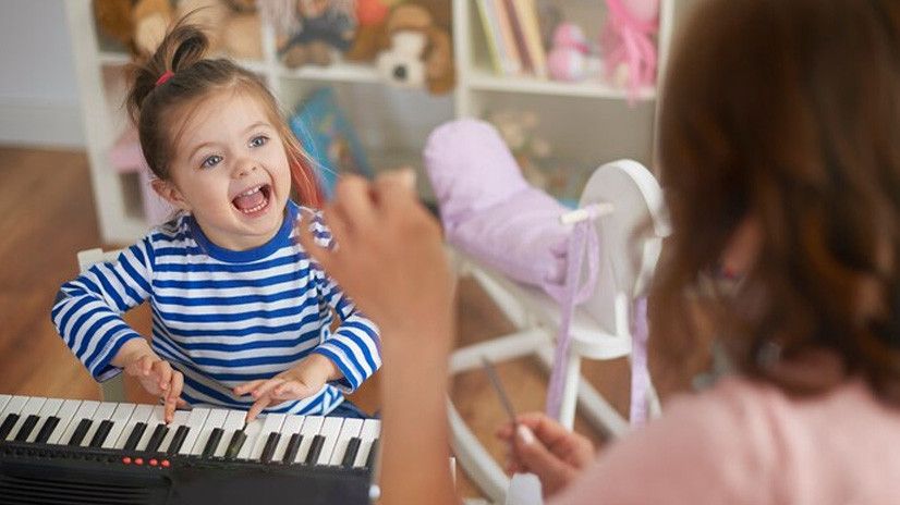 کودکان از چه سنی می‌توانند آموزش موسیقی را شروع کنند؟